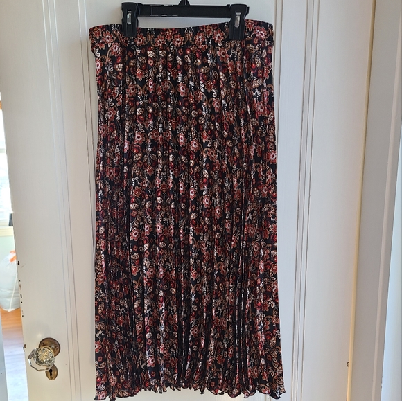 Max Studio Women's skirt - Picture 5 of 14